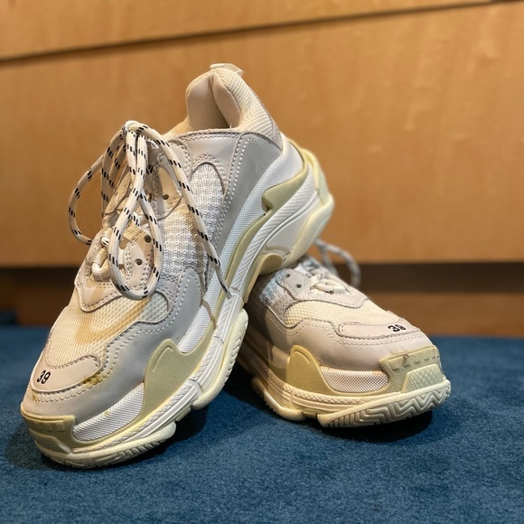 Balenciaga Triple S sneakers - Picture 9 of 16